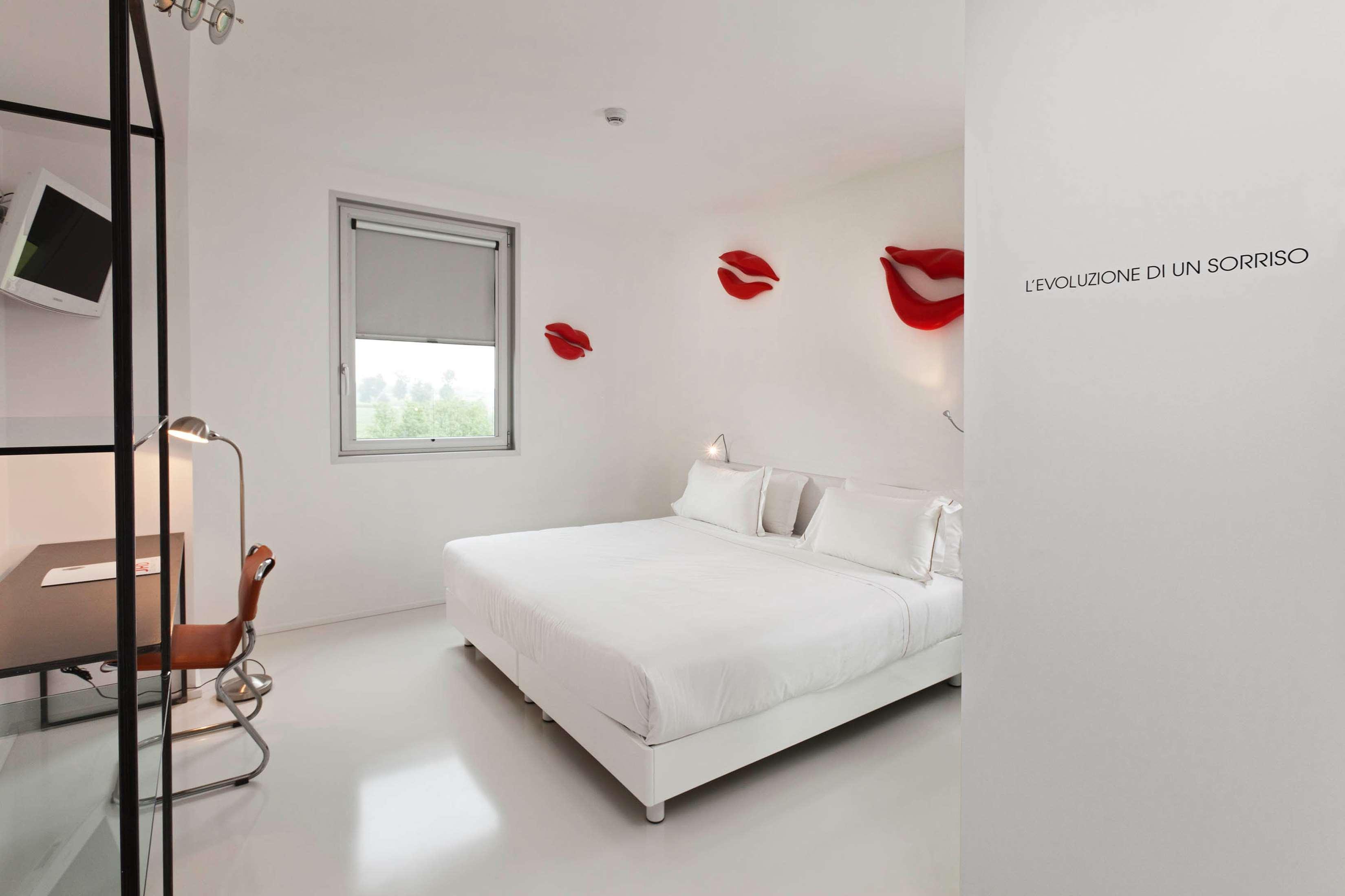 Aiden By Best Western Jhd Dunant Hotel Castiglione Delle Stiviere Bagian luar foto